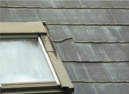 屋根の割れ、ズレにより防水機能が低下
